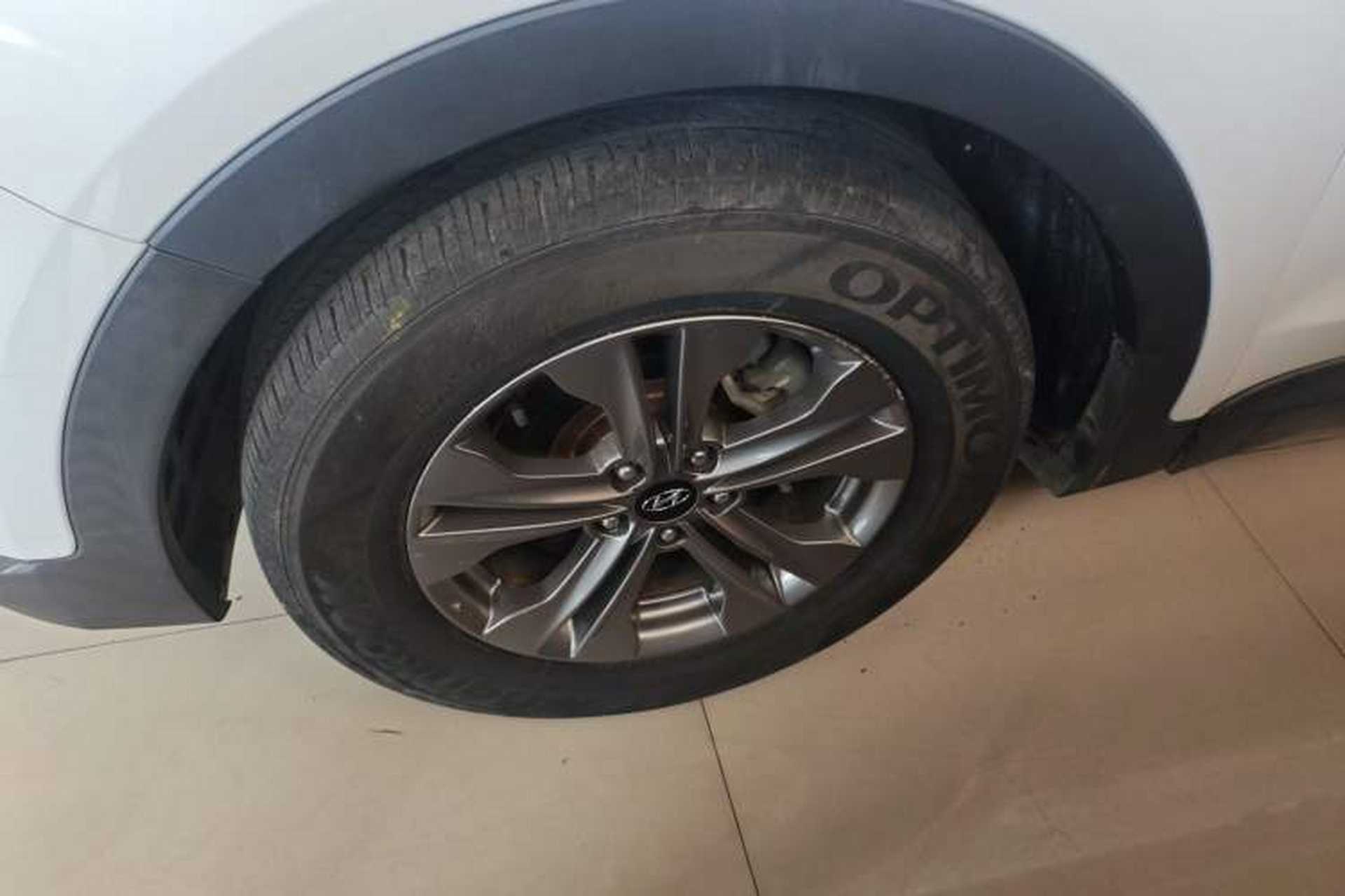 Used Hyundai Santa Fe 2015 2.0T Automatic Two-Wheel Drive Smart Version 5 Seats Left Front Wheel Hub