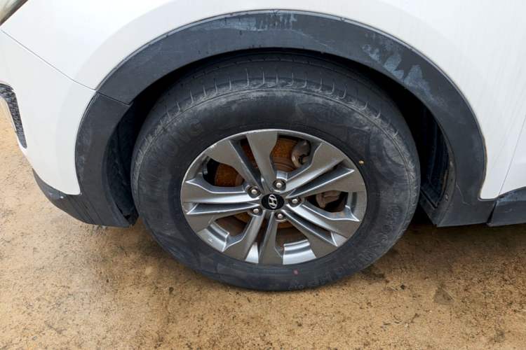 Used Hyundai Santa Fe 2015 2.0T Automatic Two-Wheel Drive Smart Version 5 Seats Left Front Wheel Hub