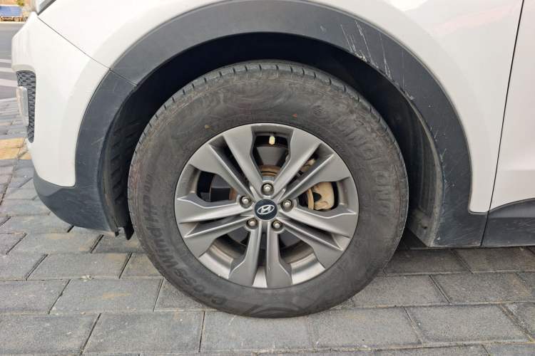 Used Hyundai Santa Fe 2015 2.0T Automatic Two-Wheel Drive Smart Version 5 Seats Left Front Wheel Hub