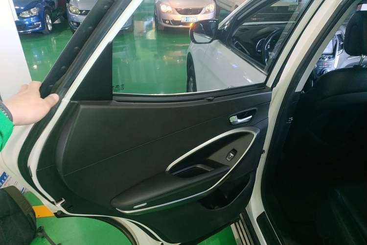 Used Hyundai Santa Fe 2015 2.0T Automatic 4x4 Smart 7-Seater Left Rear Door Interior
