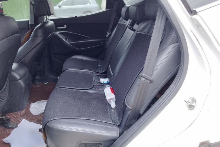 Used Hyundai Santa Fe 2015 2.4L Automatic Two-Wheel Drive Smart Version 5 Seats Left Rear Seat