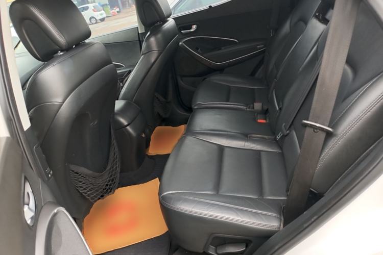 Used Hyundai Santa Fe 2015 2.0T Automatic Two-Wheel Drive Smart Version 5 Seats Left Rear Seat