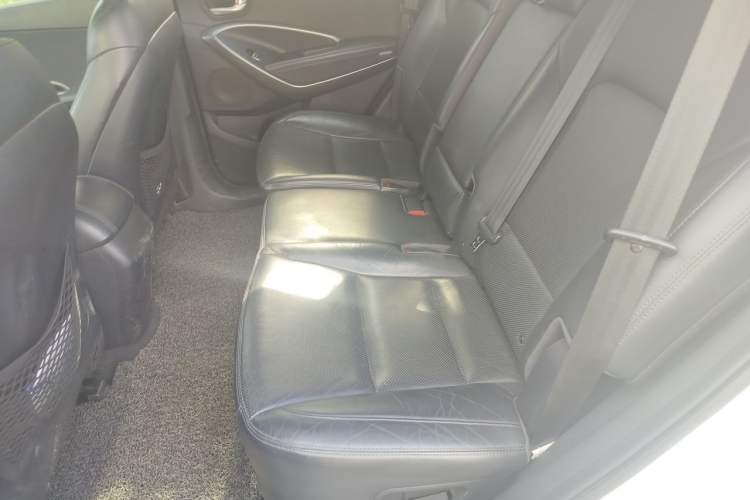 Used Hyundai Santa Fe 2015 2.4L Automatic Two-Wheel Drive Smart Version 5 Seats Left Rear Seat