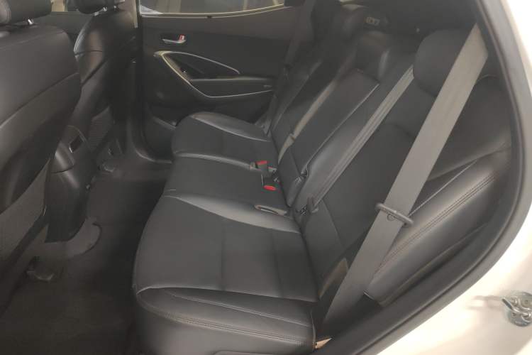 Used Hyundai Santa Fe 2015 2.0T Automatic All-Wheel Drive Smart Version 5 Seats Left Rear Seat
