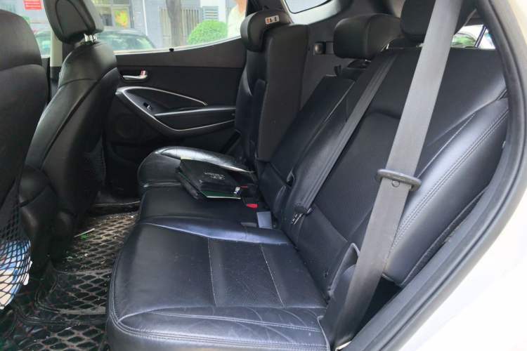 Used Hyundai Santa Fe 2015 2.0T Automatic Two-Wheel Drive Smart Version 5 Seats Left Rear Seat