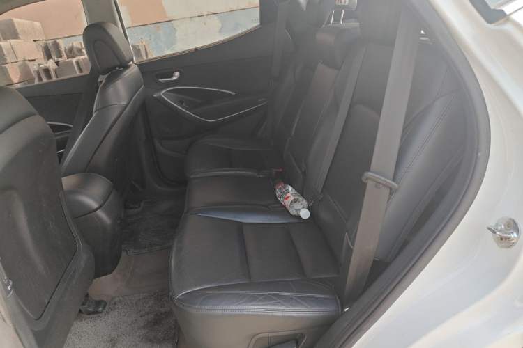 Used Hyundai Santa Fe 2015 2.0T Automatic Two-Wheel Drive Smart Version 5 Seats Left Rear Seat