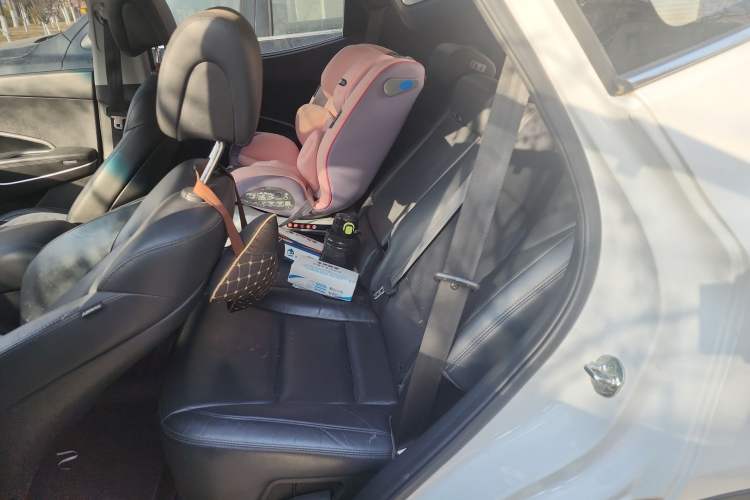 Used Hyundai Santa Fe 2015 2.0T Automatic Two-Wheel Drive Smart Version 5 Seats Left Rear Seat