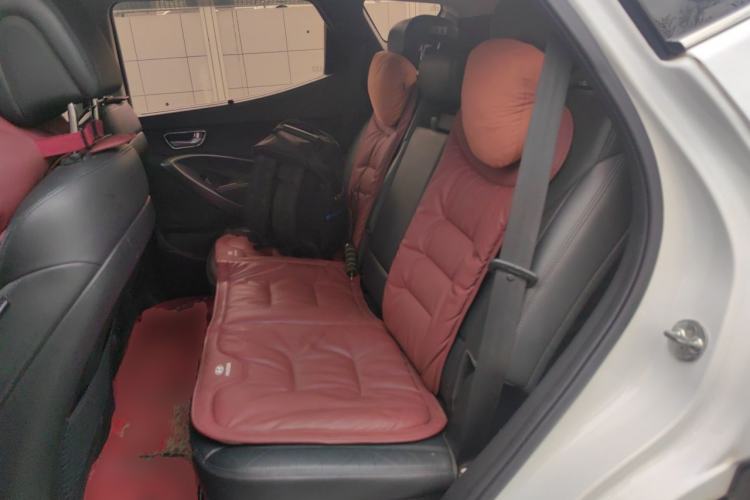 Used Hyundai Santa Fe 2015 2.0T Automatic Two-Wheel Drive Smart Version 5 Seats Left Rear Seat
