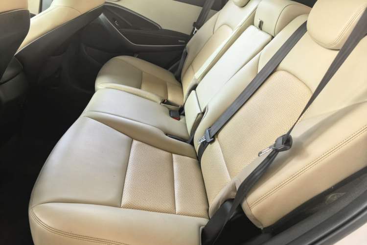 Used Hyundai Santa Fe 2015 2.4L Automatic Two-Wheel Drive Comfort Edition 5 Seats Left Rear Seat