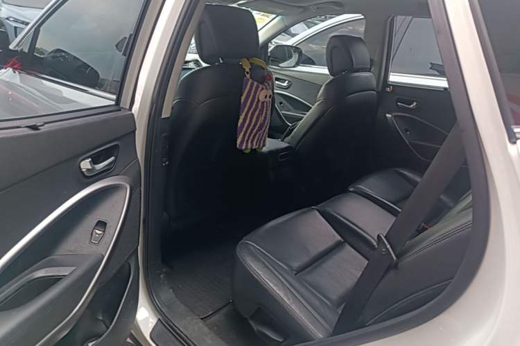 Used Hyundai Santa Fe 2015 2.0T Automatic 4x4 Smart 7-Seater Left Rear Seat