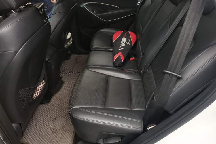 Used Hyundai Santa Fe 2015 2.4L Automatic Two-Wheel Drive Smart Version 5 Seats Left Rear Seat