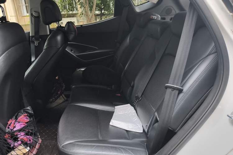 Used Hyundai Santa Fe 2015 2.4L Automatic Two-Wheel Drive Smart Version 5 Seats Left Rear Seat
