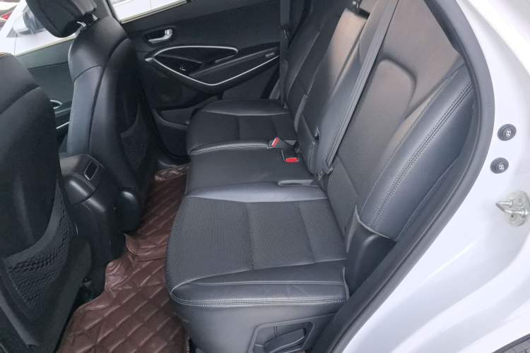 Used Hyundai Santa Fe 2015 2.0T Automatic All-Wheel Drive Smart Version 5 Seats Left Rear Seat