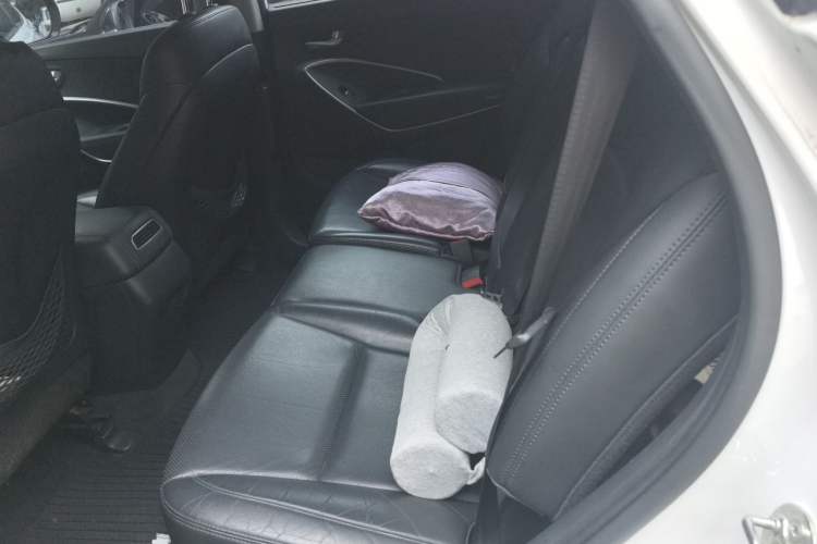 Used Hyundai Santa Fe 2015 2.0T Automatic All-Wheel Drive Smart Version 5 Seats Left Rear Seat