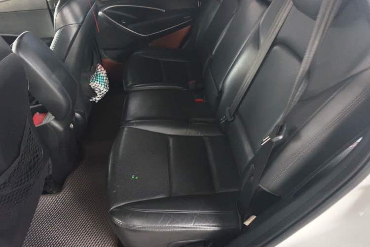 Used Hyundai Santa Fe 2015 2.0T Automatic Two-Wheel Drive Smart Version 5 Seats Left Rear Seat