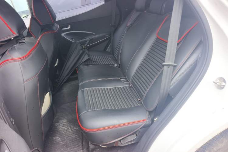 Used Hyundai Santa Fe 2015 2.0T Automatic Two-Wheel Drive Comfort Version 5 Seats Left Rear Seat