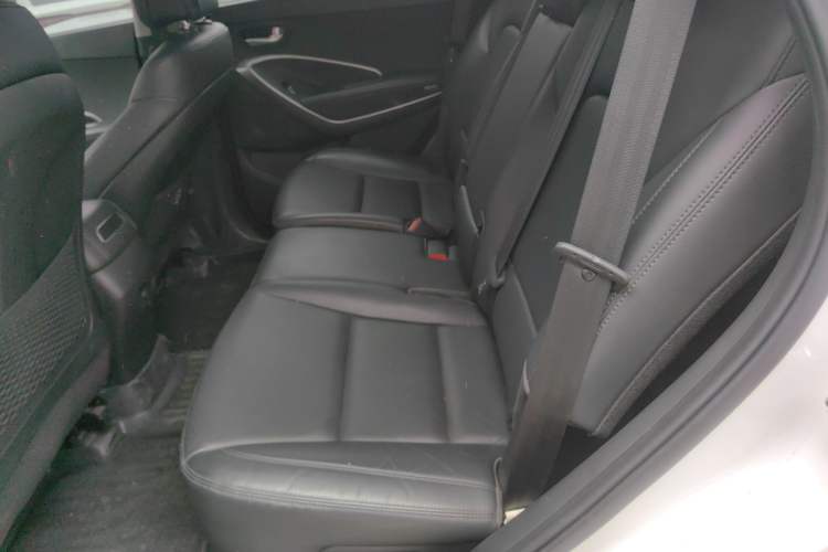 Used Hyundai Santa Fe 2015 2.0T Automatic All-Wheel Drive Smart Version 5 Seats Left Rear Seat