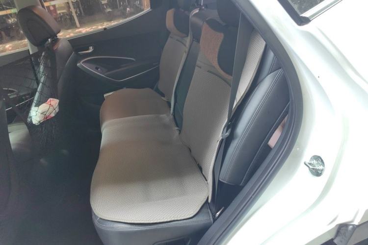 Used Hyundai Santa Fe 2015 2.0T Automatic Two-Wheel Drive Smart Version 5 Seats Left Rear Seat