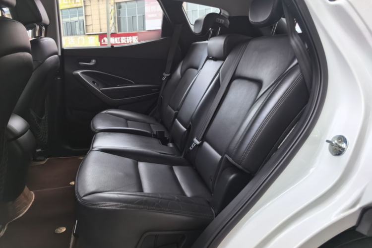 Used Hyundai Santa Fe 2015 2.0T Automatic Two-Wheel Drive Smart Version 5 Seats Left Rear Seat