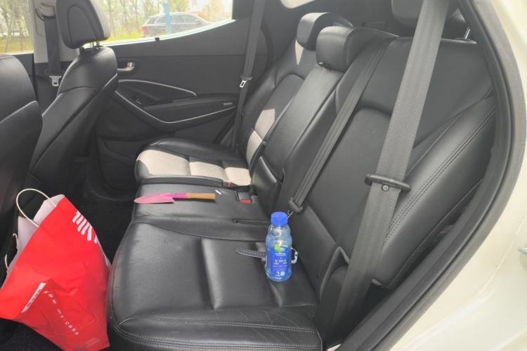 Used Hyundai Santa Fe 2015 2.4L Automatic Two-Wheel Drive Smart Version 5 Seats Left Rear Seat