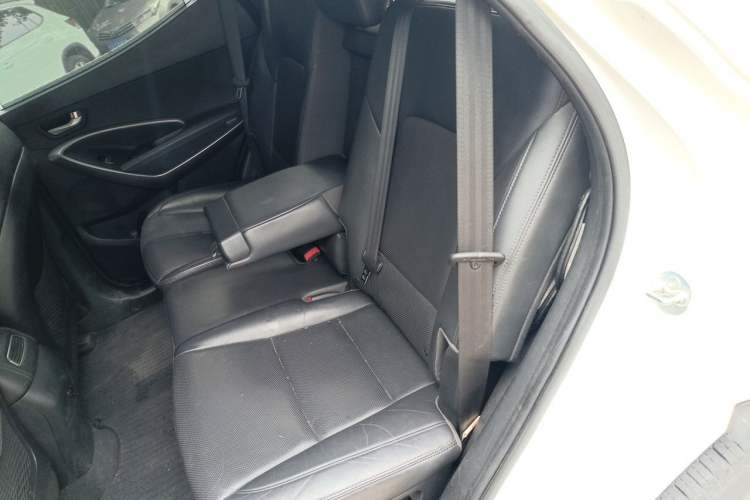 Used Hyundai Santa Fe 2015 2.0T Automatic All-Wheel Drive Smart Version 5 Seats Left Rear Seat
