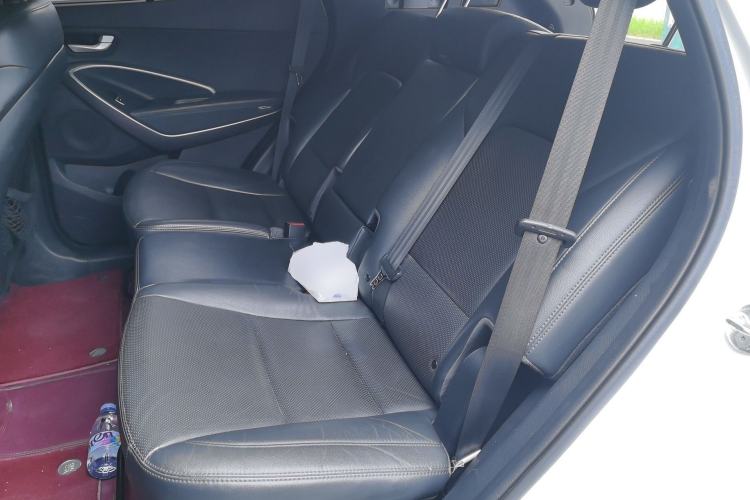 Used Hyundai Santa Fe 2015 2.4L Automatic Two-Wheel Drive Smart Version 5 Seats Left Rear Seat