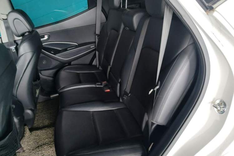 Used Hyundai Santa Fe 2015 2.0T Automatic Two-Wheel Drive Smart Version 5 Seats Left Rear Seat