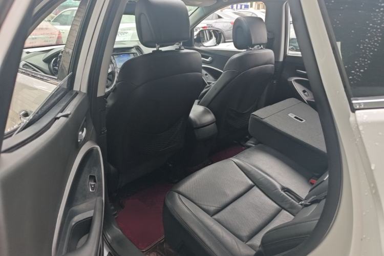 Used Hyundai Santa Fe 2015 2.4L Automatic Two-Wheel Drive Smart Version 5 Seats Left Rear Seat