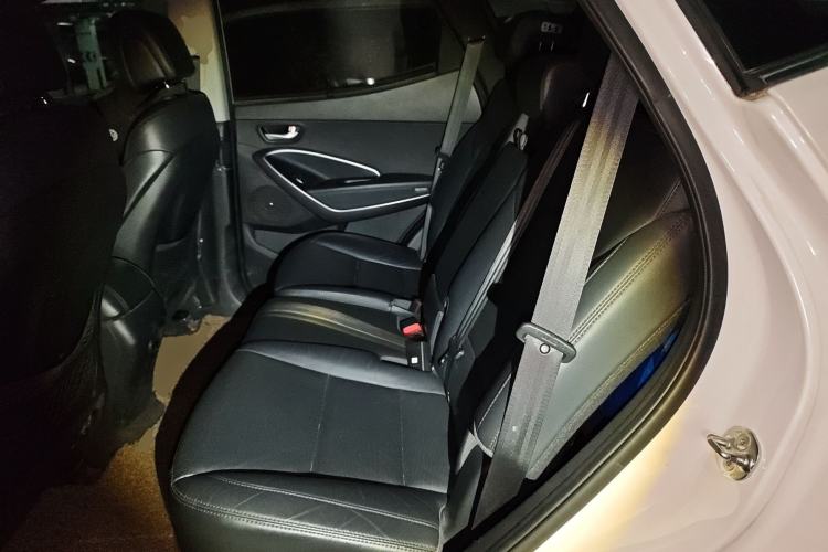 Used Hyundai Santa Fe 2015 2.0T Automatic Two-Wheel Drive Smart Version 5 Seats Left Rear Seat