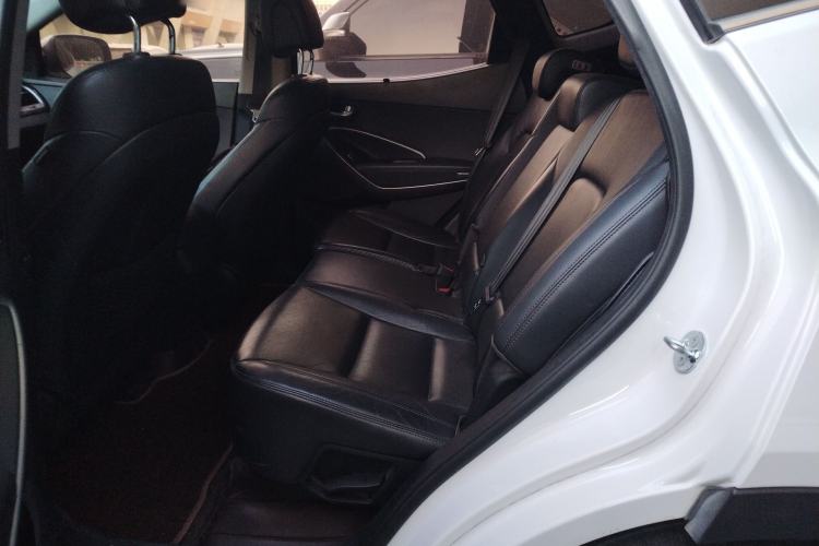 Used Hyundai Santa Fe 2015 2.0T Automatic Two-Wheel Drive Smart Version 5 Seats Left Rear Seat
