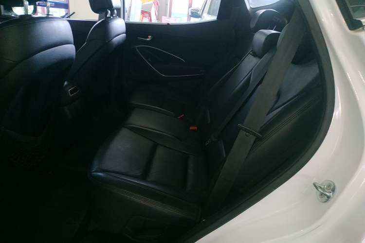 Used Hyundai Santa Fe 2015 2.0T Automatic 4x4 Smart 7-Seater Left Rear Seat