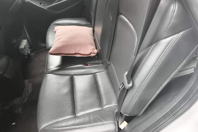 Used Hyundai Santa Fe 2015 2.4L Automatic Two-Wheel Drive Smart Version 5 Seats Left Rear Seat