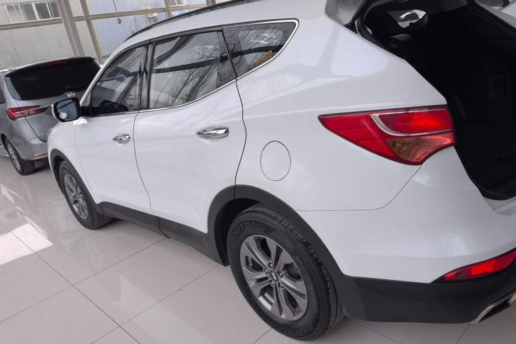 Used Hyundai Santa Fe 2015 2.0T Automatic All-Wheel Drive Smart Version 5 Seats Left Side