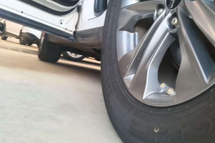 Used Hyundai Santa Fe 2015 2.0T Automatic Two-Wheel Drive Smart Version 5 Seats Left Side Sill