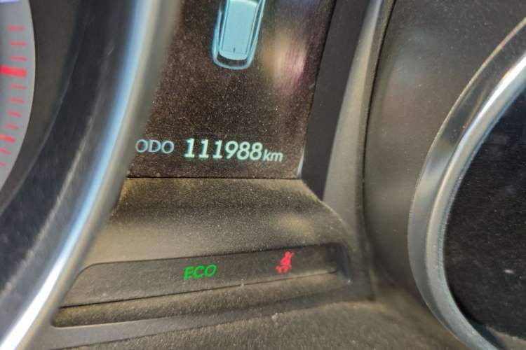 Used Hyundai Santa Fe 2015 2.0T Automatic All-Wheel Drive Smart Version 5 Seats Odometer Close Up
