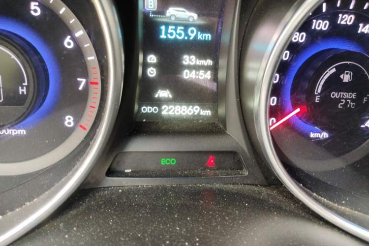 Used Hyundai Santa Fe 2015 2.0T Automatic 4x4 Top-Grade 7-Seater Odometer Close Up