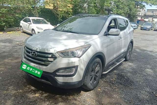 Used Hyundai Santa Fe 2015 2.4L Automatic Two-Wheel Drive Smart Version 5 Seats