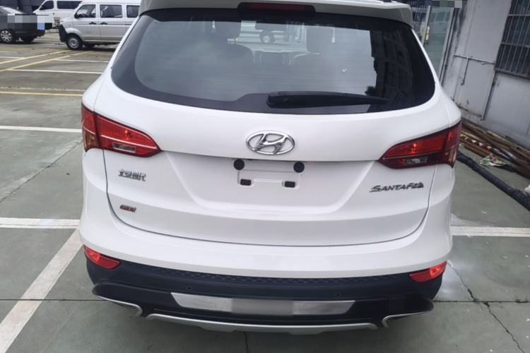 Used Hyundai Santa Fe 2015 2.4L Automatic Two-Wheel Drive Smart Version 5 Seats Rear