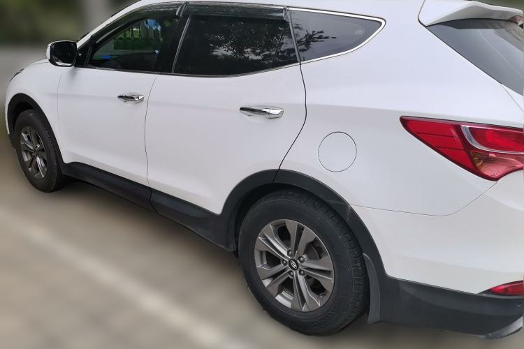Used Hyundai Santa Fe 2015 2.4L Automatic Two-Wheel Drive Smart Version 5 Seats Rear Left 45 Deg