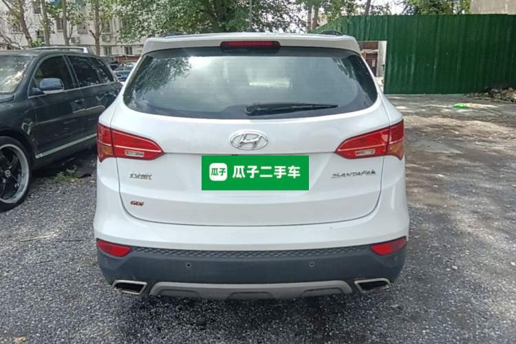 Used Hyundai Santa Fe 2015 2.4L Automatic Two-Wheel Drive Smart Version 5 Seats Rear