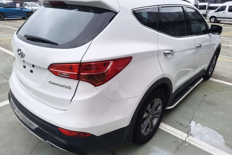 Used Hyundai Santa Fe 2015 2.4L Automatic Two-Wheel Drive Smart Version 5 Seats Rear Right 45 Deg