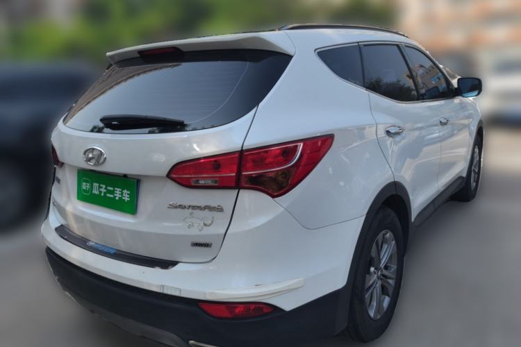Used Hyundai Santa Fe 2015 2.4L Automatic All-Wheel Drive Smart Version 5 Seats Rear Right 45 Deg