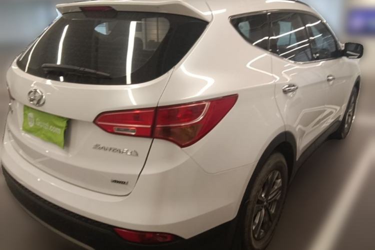 Used Hyundai Santa Fe 2015 2.4L Automatic All-Wheel Drive Smart Version 5 Seats Rear Right 45 Deg