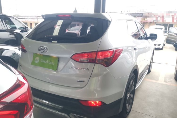 Used Hyundai Santa Fe 2015 2.4L Automatic All-Wheel Drive Smart Version 5 Seats Rear Right 45 Deg