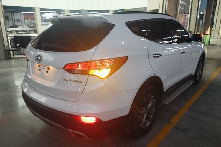 Used Hyundai Santa Fe 2015 2.0T Automatic Two-Wheel Drive Smart Version 5 Seats Rear Right 45 Deg