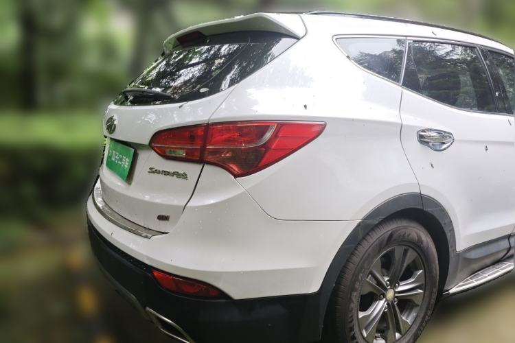Used Hyundai Santa Fe 2015 2.4L Automatic Two-Wheel Drive Smart Version 5 Seats Rear Right 45 Deg
