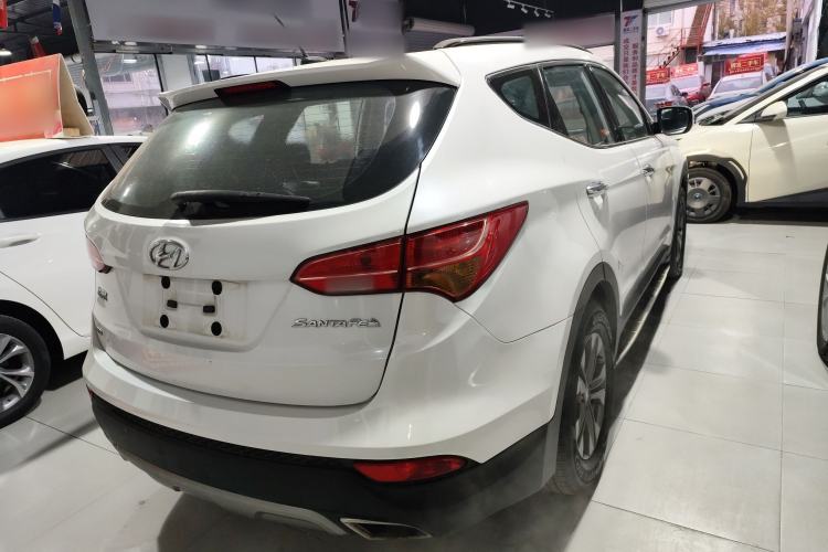 Used Hyundai Santa Fe 2015 2.4L Automatic Two-Wheel Drive Smart Version 5 Seats Rear Right 45 Deg
