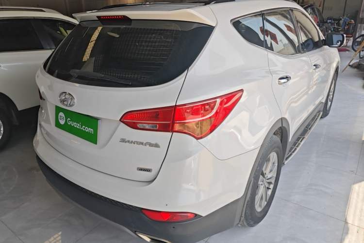 Used Hyundai Santa Fe 2015 2.4L Automatic All-Wheel Drive Smart Version 5 Seats Rear Right 45 Deg