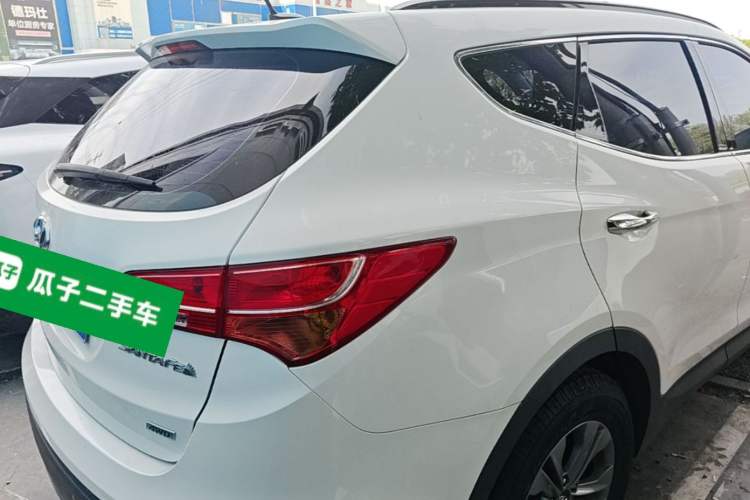 Used Hyundai Santa Fe 2015 2.4L Automatic All-Wheel Drive Smart Version 5 Seats Rear Right 45 Deg