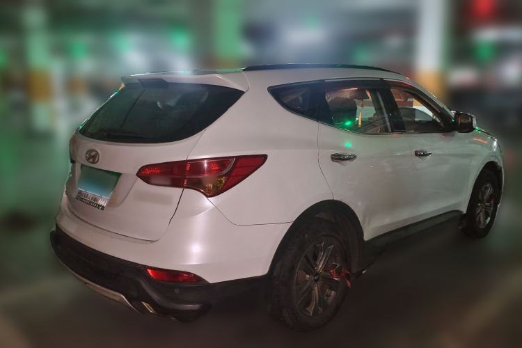 Used Hyundai Santa Fe 2015 2.4L Automatic Two-Wheel Drive Smart Version 5 Seats Rear Right 45 Deg